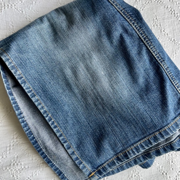 Levi jean skirt, medium wash, side slit, 33” waist - Picture 4 of 4